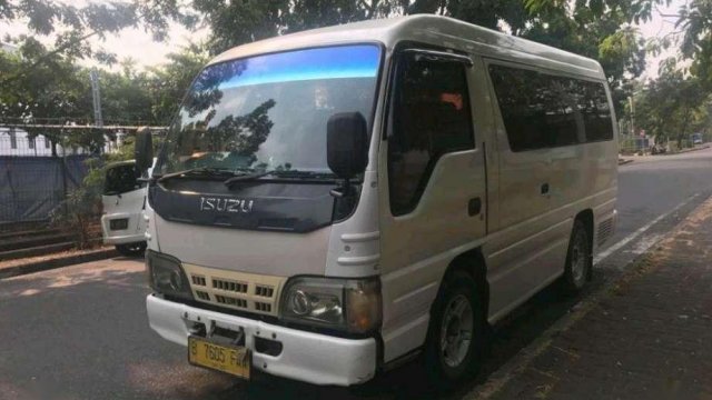 Beli mobil Isuzu Elf  2004 bekas baru  harga nego 