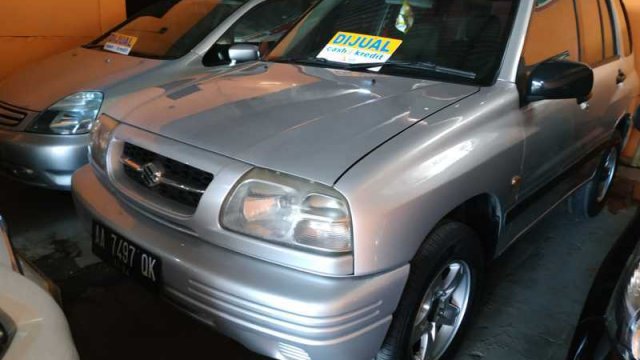 Beli mobil  Suzuki  Escudo  JLX 2005  bekas harga  murah 