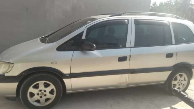 Jual mobil Chevrolet Zafira 2001 bekas  aman murah 