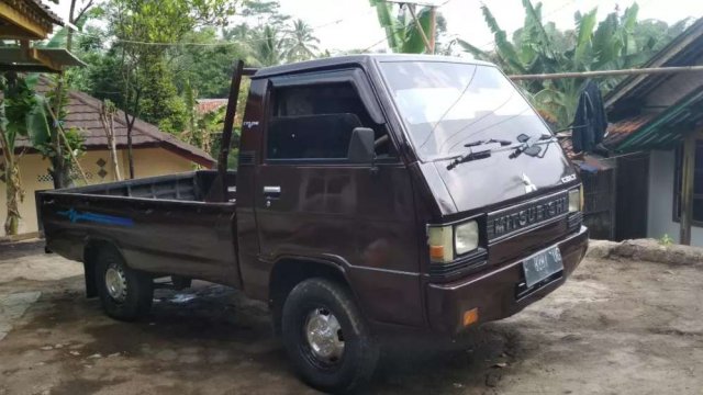 Jual mobil Mitsubishi L300 2001 bekas aman murah 