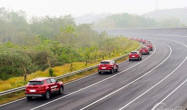 Berjalan Bersama Komunitas? Siapkan 5 Tips Berkendara Bersama Konvoi Mobil