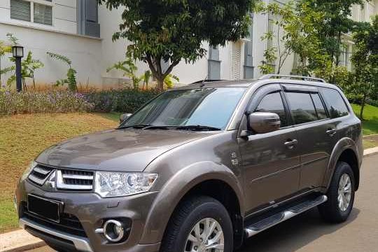 Beli mobil  Mitsubishi Pajero Sport warna  Coklat bekas  