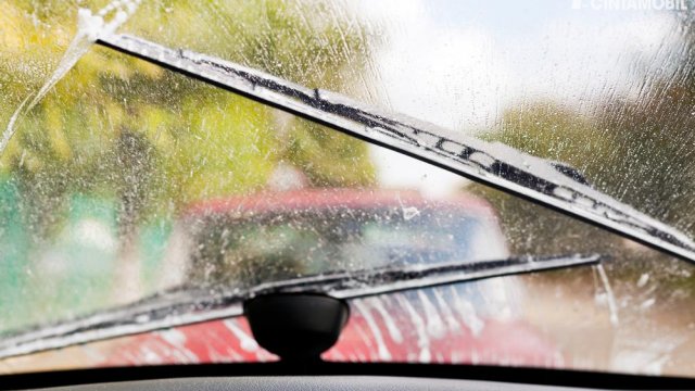 Amankah Penggunaan Sabun Cuci Piring Sebagai Campuran Air Wiper?