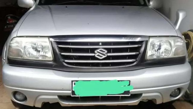 Beli mobil  Suzuki  Escudo  JLX 2005  bekas harga  murah 