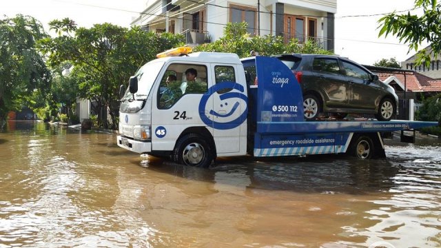 Garda Oto Pastikan Evakuasi Mobil Banjir Jakarta Terus Terlayani Baik