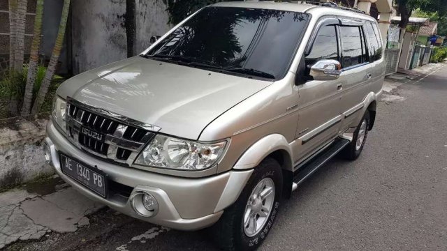 Beli mobil Isuzu  Panther GRAND TOURING Jawa  Timur  bekas  