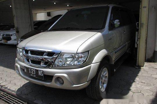 Beli mobil Isuzu  Panther GRAND TOURING Jawa  Timur  bekas  