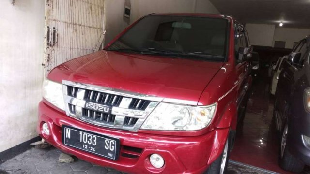 Beli mobil Isuzu  Panther GRAND TOURING Jawa  Timur  bekas  