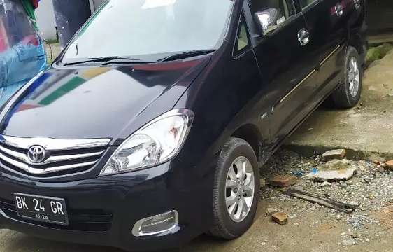 Promo mobil  baru  bekas  Toyota Kijang Innova  2010  