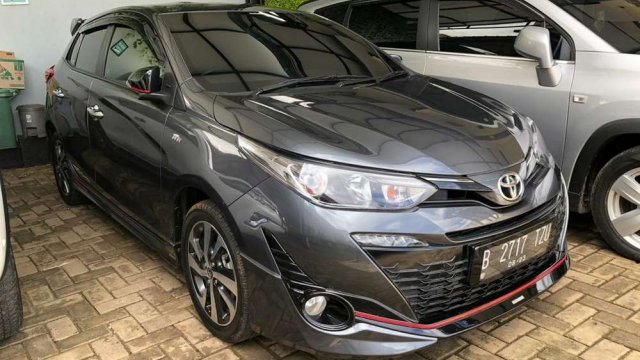 Jual mobil Toyota Yaris 2018 bekas baru harga murah 