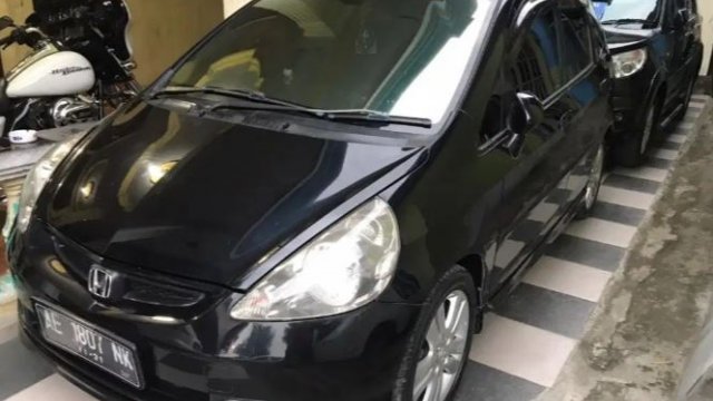 Beli mobil  Honda  Jazz 2006  bekas baru dengan harga murah 