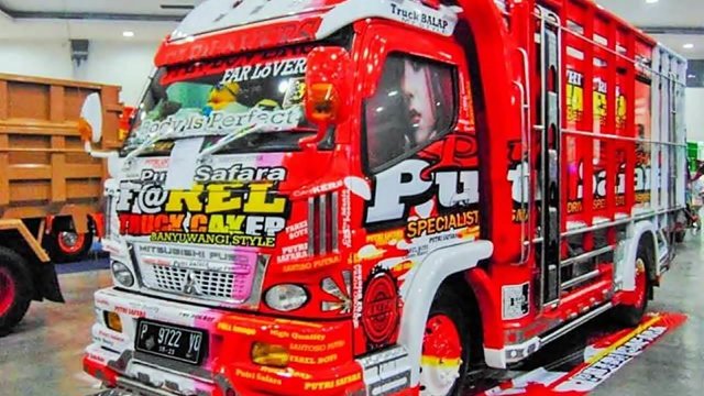 6 Variasi Stiker Truk Canter yang Unik dan Keren