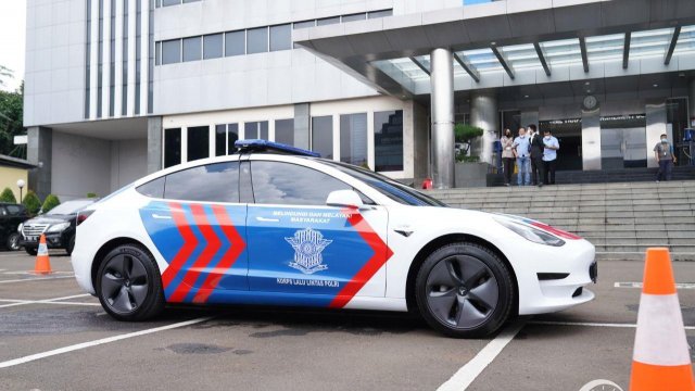 Saat Toyota GR 86 dan Cybertruck Jadi Mobil Polisi Indonesia