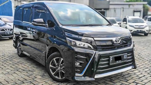 Toyota Voxy Bekas - Harga mobil Voxy murah Agustus 2021