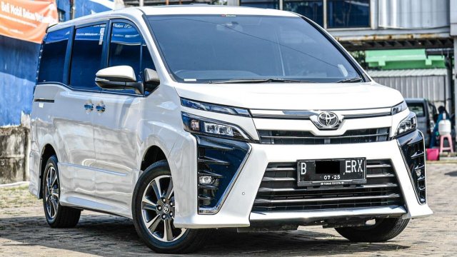 Toyota Voxy Bekas - Harga mobil Voxy murah Agustus 2021