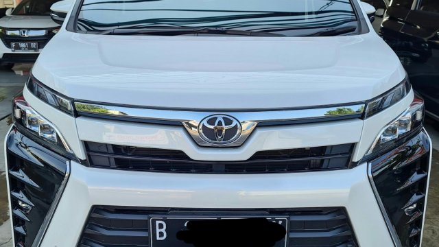 Toyota Voxy Bekas - Harga mobil Voxy murah Agustus 2021