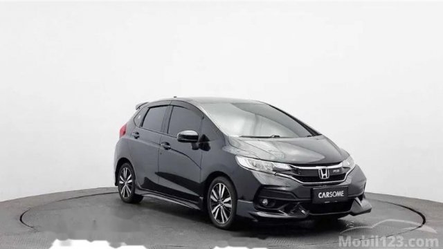 mobil honda jazz hitam