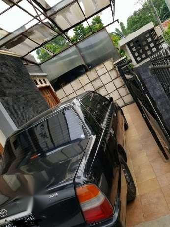 Toyota crown comfort diesel 2003 manual hitam
