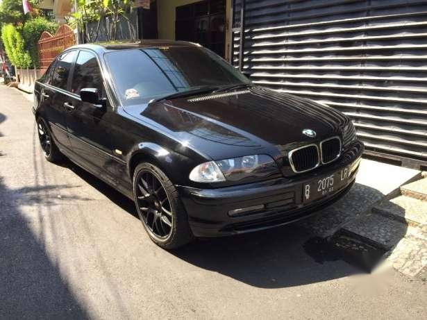 Mobil BMW 318i AE 46