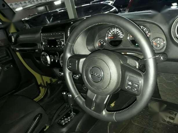 Jeep Wrangler Rubicon JK Sport unlimited 2013 Hijau army !