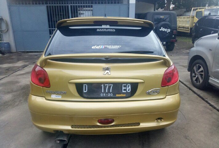 Mobil Peugeot 206 XS Tahun 2005 Istimewa 