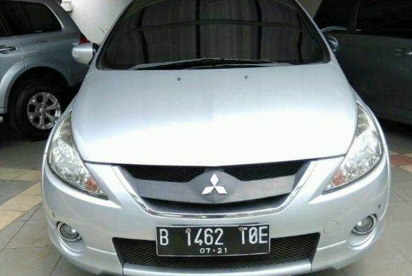 Mitsubishi Grandis 2.4 Automatic 2010