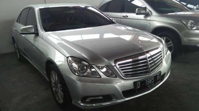 Mercedes Benz E-300 Tahun 2010 Km 30Rb