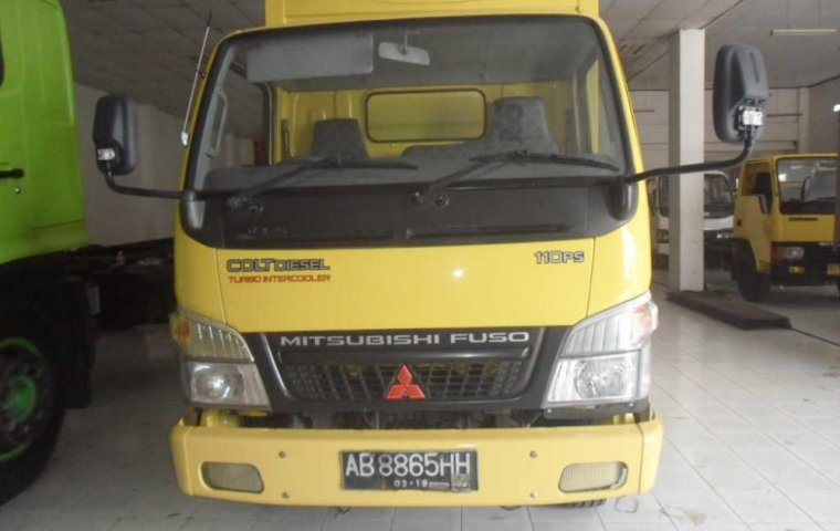 Mitsubishi Fuso Truck NA Kuning 2009