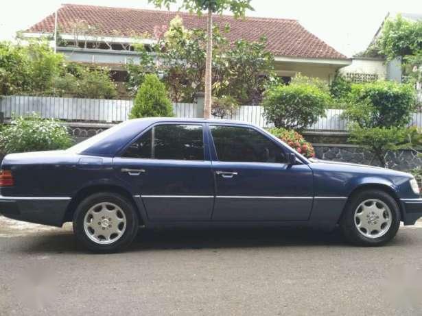 Dijual mobil Mercedes-Benz 230E 1992 