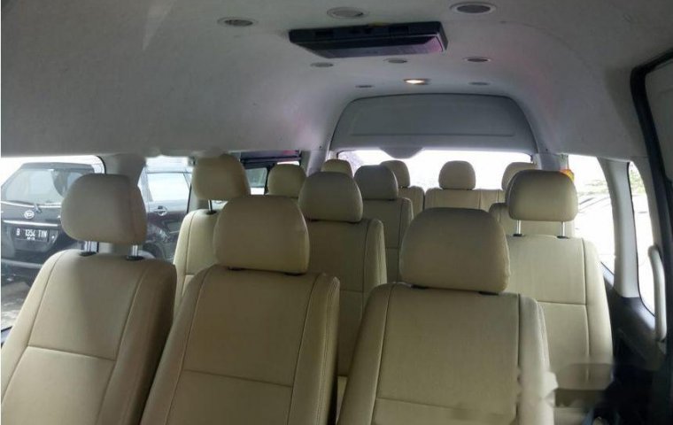 Dijual Mobil Toyota Hiace High Grade Commuter 2016 Van