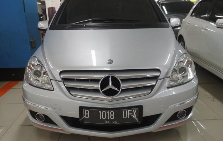 Jual mobil Mercedes-Benz B180 B180 2010