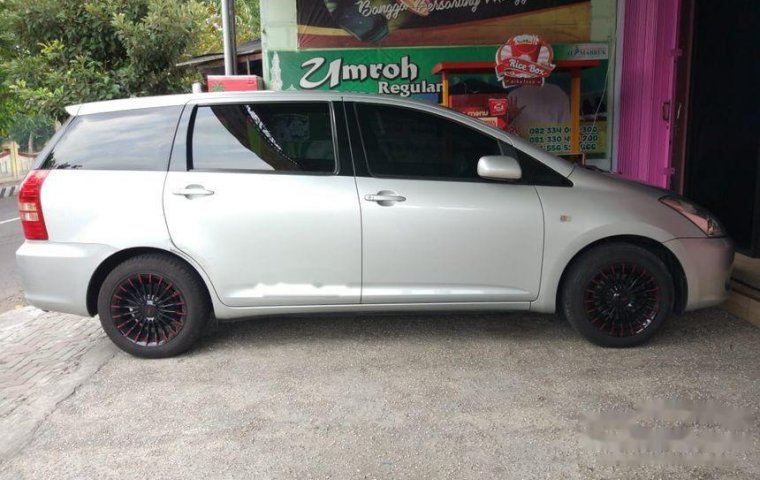   Toyota Wish 2004 dijual