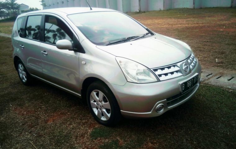 Jual Mobil Nissan Livina 2010