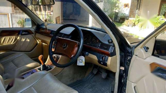 1990 Mercedes-Benz 300E dijual
