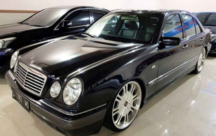 Mercedes-Benz E320 W210 3.2 Automatic 1998 Sedan dijual