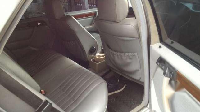 1990 Mercedes-Benz 300E W124 Dijual 