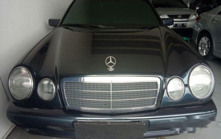 Mercedes-Benz E230 W210 2.3 Automatic 1997 
