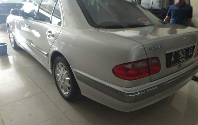 Mercedes-Benz W210 E240 2000 dijual