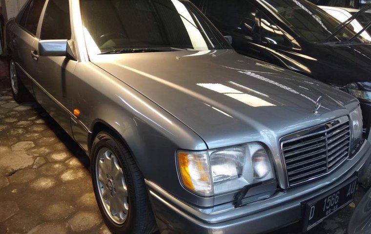 Mercedes-Benz E320 3.2 Automatic 1993 Dijual