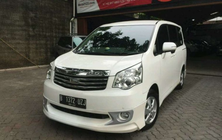 Toyota NAV1 V 2013 Dijual