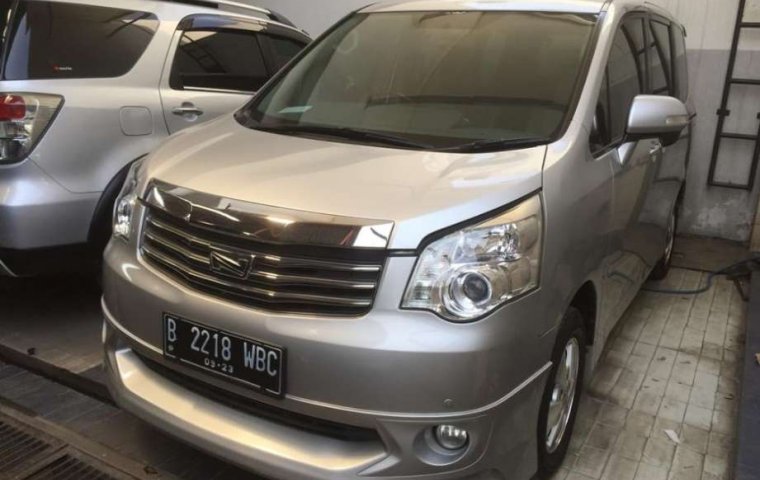 Jual Toyota NAV1 Luxury V 2013