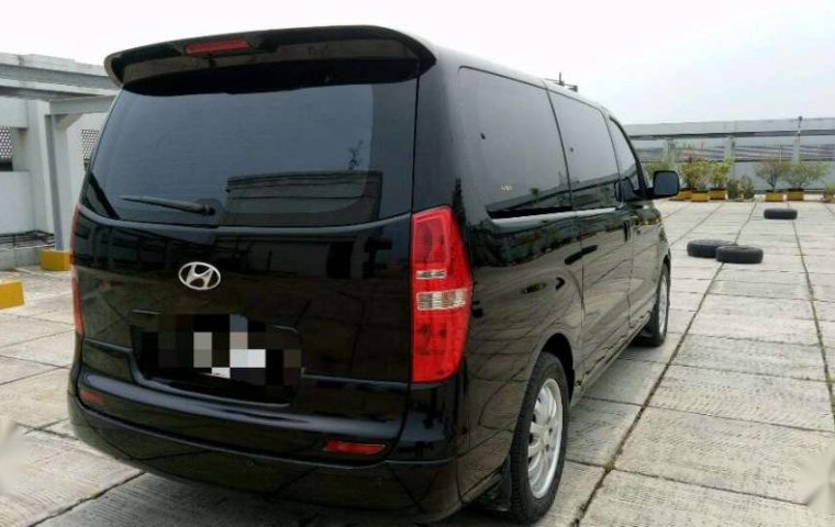 Hyundai H-1 XG Next Generation 2011 Hitam