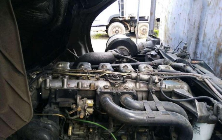 Mitsubishi Fuso Super Great 6D24 2013 Ungu