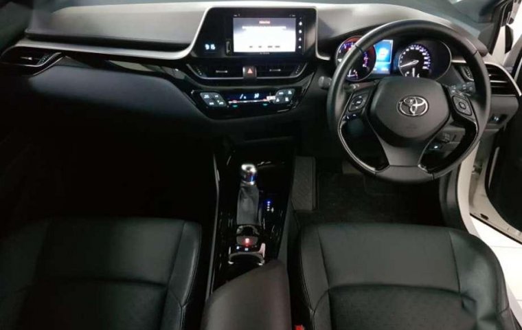 Toyota C-HR () 2018 kondisi terawat