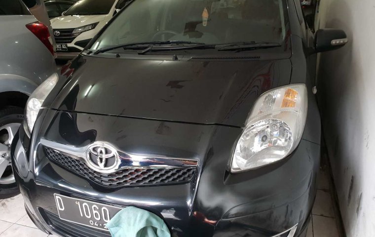 Jual mobil Toyota Yaris E 2011