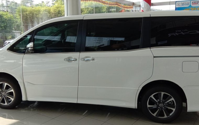 Jual Mobil Toyota Voxy 2018