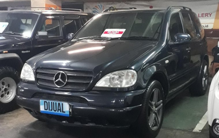 Jual mobil Mercedes-Benz M-Class ML 320 2000 