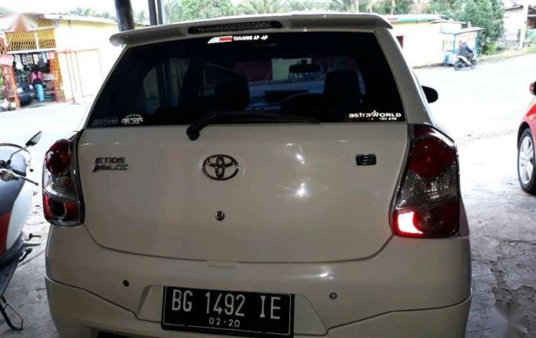 Toyota Etios  2014 Putih