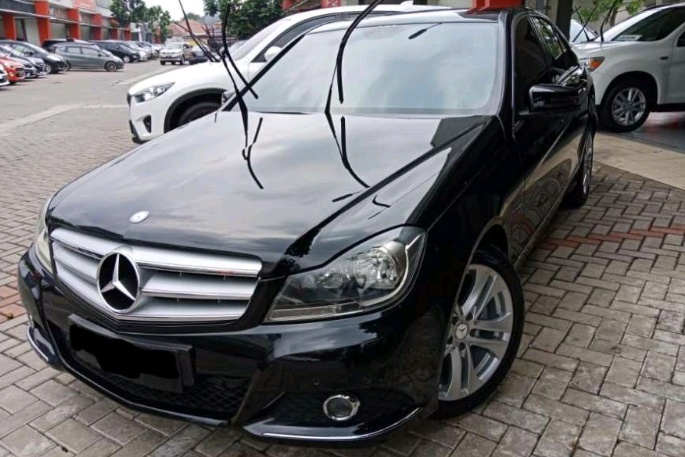 Jual mobil Mercedes-Benz 200 2.0 Manual 2012