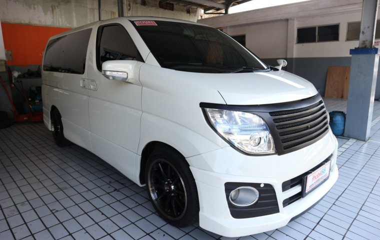 Jual Mobil Nissan Elgrand Highway Star 2010 